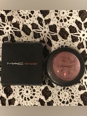 MAC Playboy Glitter Cream